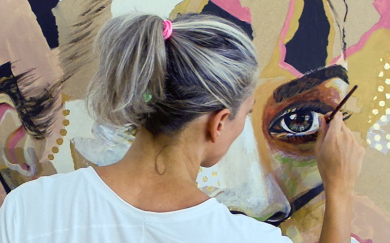 Artist Nicky Myny painting