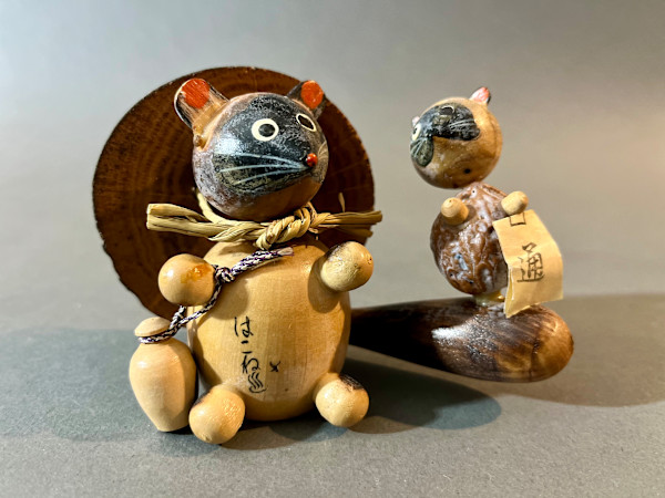 Wooden figurine - Two tanuki